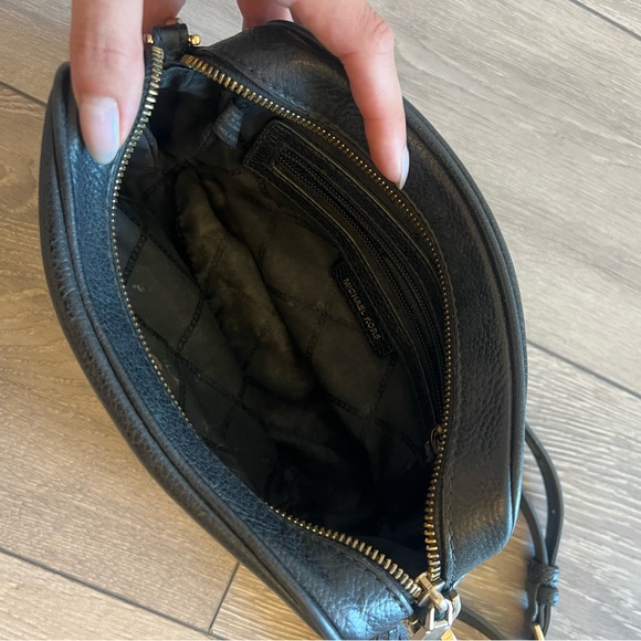 Ginny Michael Kors Small cross body black leather purse with gold details. - Picture 3 of 5